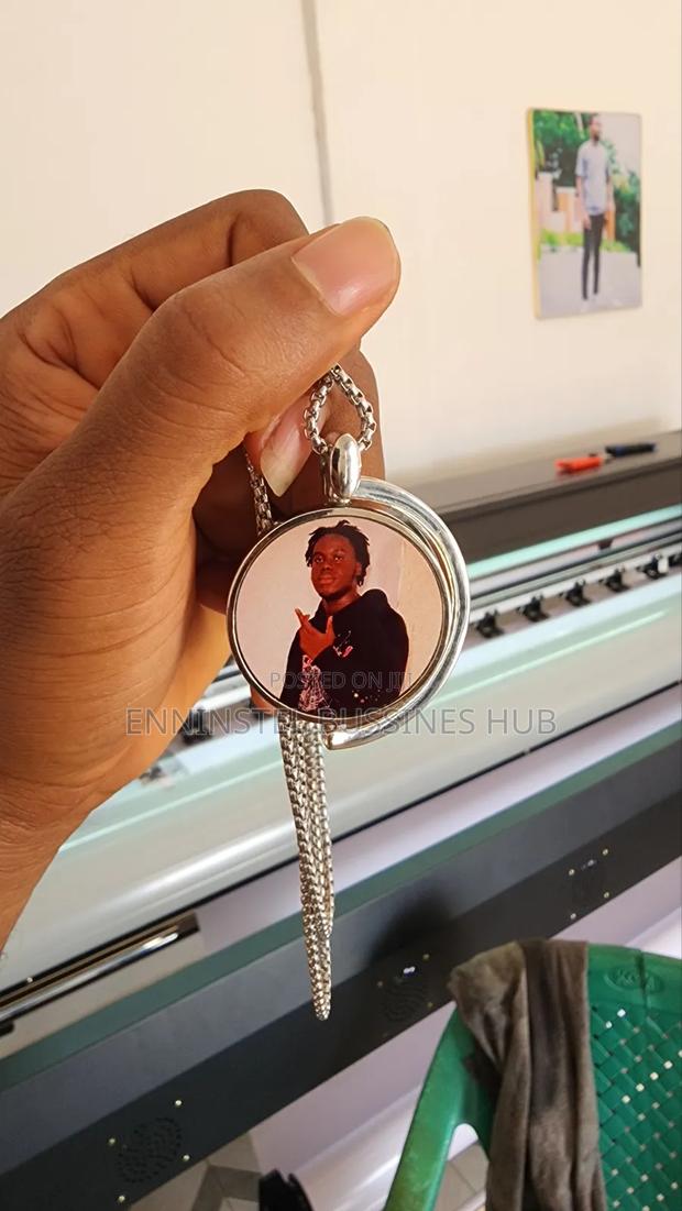 iPhone Cases and Chains Customization photo 3