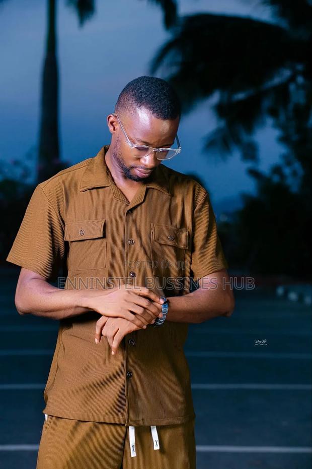 Professional Outdoor Photoshoot – Portraits, Lifestyle Branding photo 3