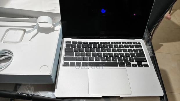 New Laptop Apple MacBook Air 8GB Apple M1 SSD 512GB