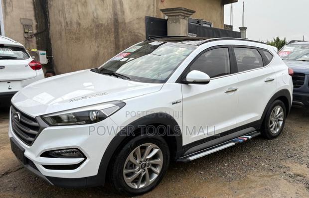 Hyundai Tucson 2018 White photo 3