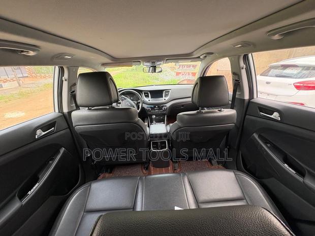 Hyundai Tucson 2018 White photo 4