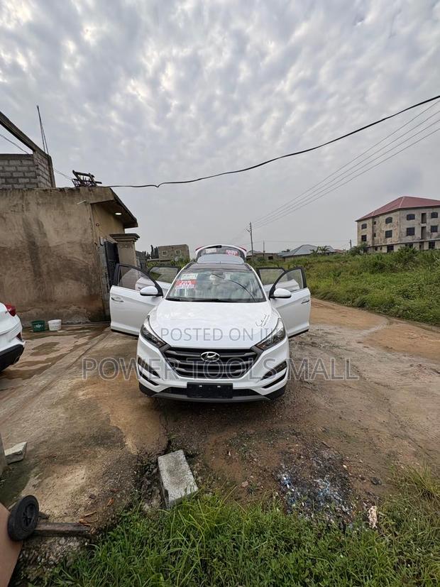 Hyundai Tucson 2018 White photo 7