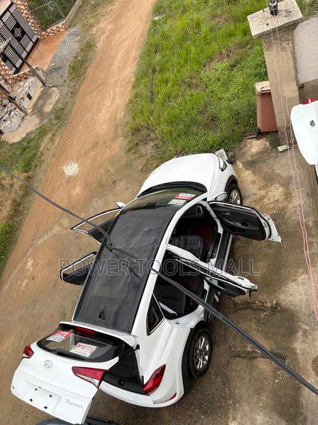 Hyundai Tucson 2018 White photo 8