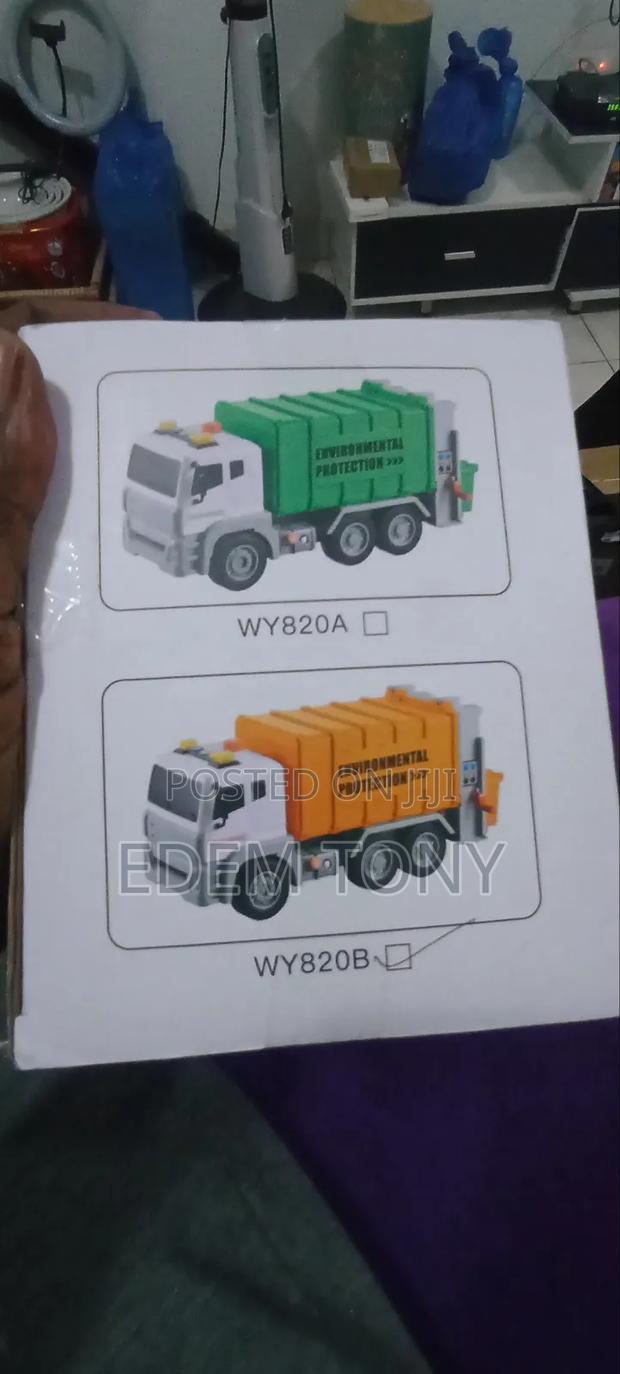 Friction-Powered Toy Sanitation Truck Designed for Kids photo 2