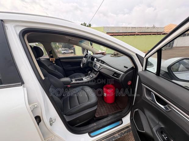 Geely Emgrand EC7 2017 White photo 2