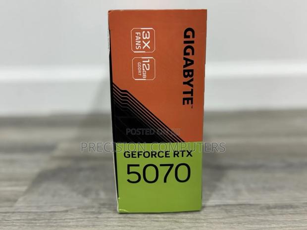 Gigabyte Gaming Oc RTX 5070 12gb photo 2