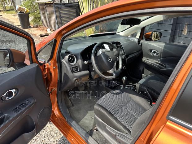 Nissan Versa 1.6 SV 2018 Orange