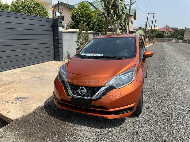 Nissan Versa 1.6 SV 2018 Orange