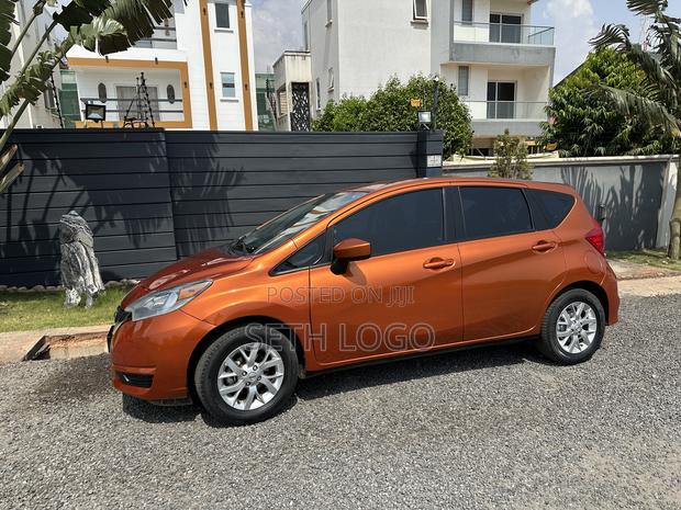 Nissan Versa 1.6 SV 2018 Orange
