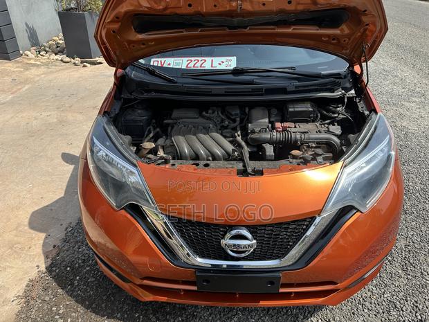 Nissan Versa 1.6 SV 2018 Orange