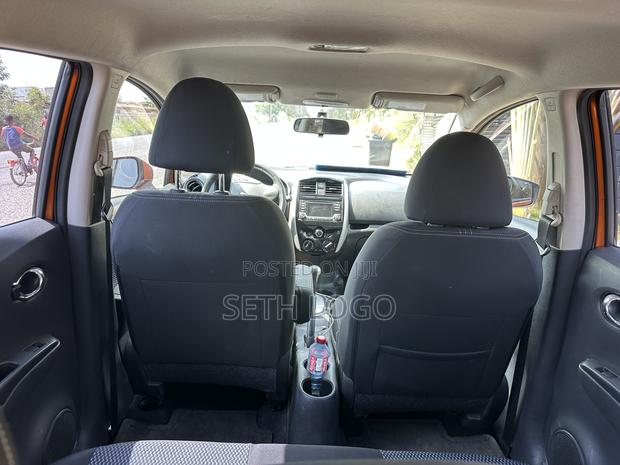 Nissan Versa 1.6 SV 2018 Orange