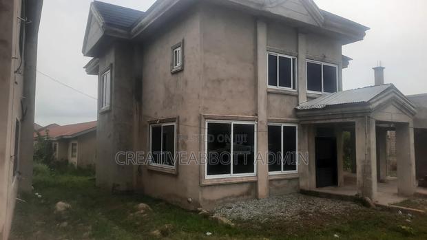 4bdrm Mansion in Highway Close, Gomoa East for sale · Photo 2