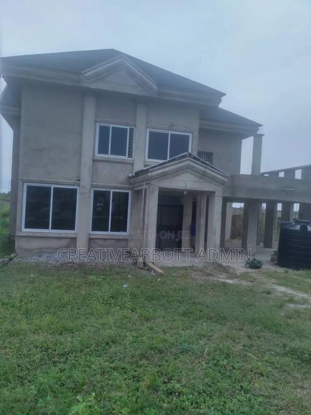 4bdrm Mansion in Highway Close, Gomoa East for sale · Photo 4