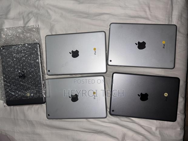 New Apple iPad mini 2 64 GB Silver photo 2