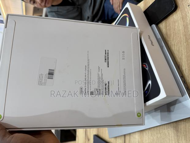 New Apple iPad Pro 13 (2025) 256 GB Gray photo 3