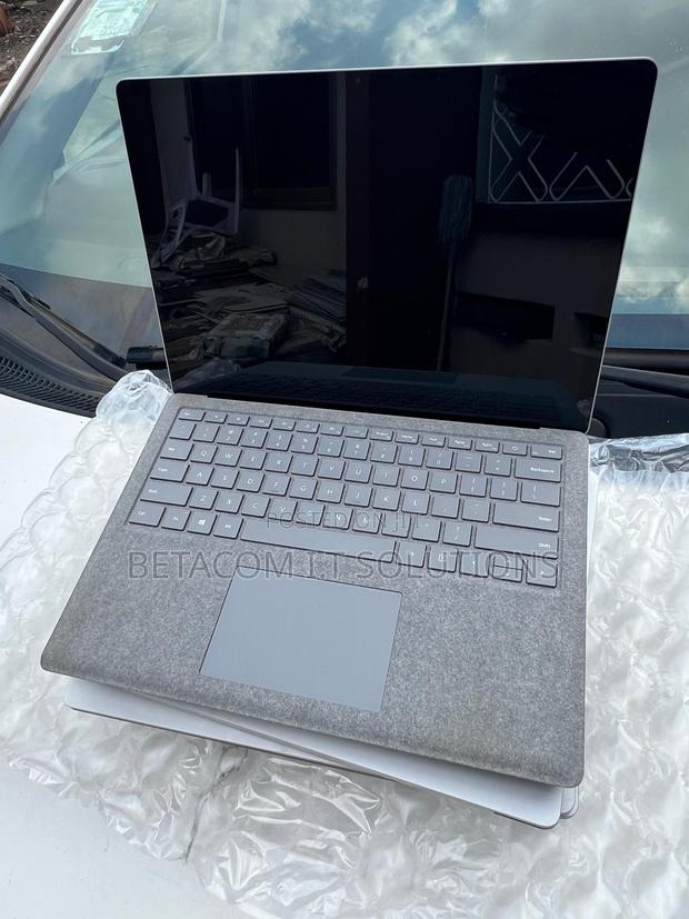 Laptop Microsoft Surface Laptop 2 8GB Intel Core i5 SSD 256GB · Photo 1