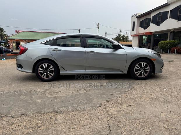 Honda Civic LX 2021 Gray photo 5