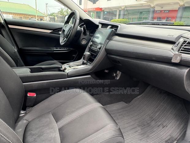 Honda Civic LX 2021 Gray photo 9