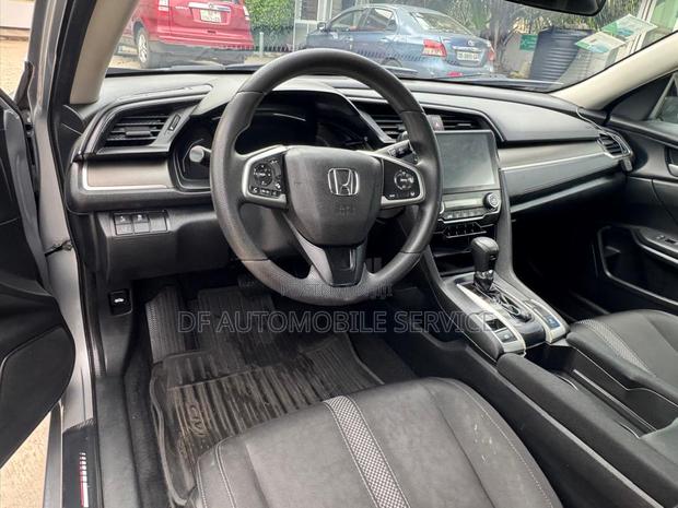 Honda Civic LX 2021 Gray photo 10