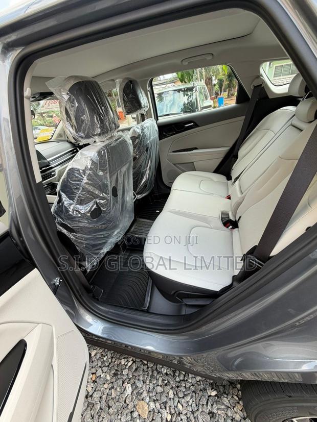 New Kia Sportage 2025 Silver photo 12