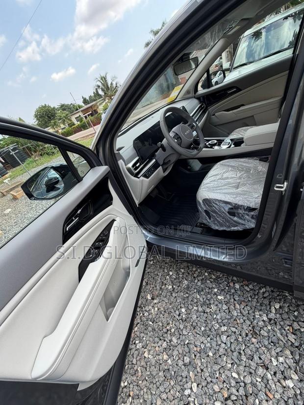 New Kia Sportage 2025 Silver photo 4