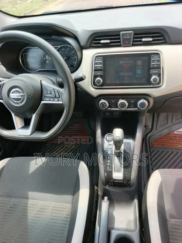 Nissan Versa 1.6 SV 2020 Blue photo 4