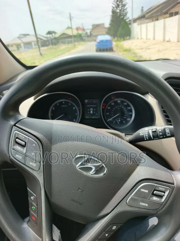Hyundai Santa Fe 2017 Gray photo 3