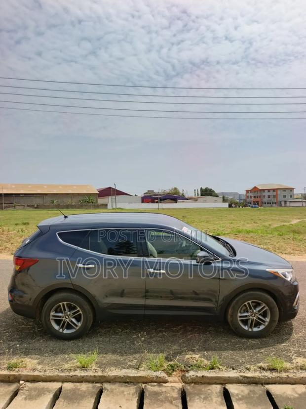 Hyundai Santa Fe 2017 Gray photo 9