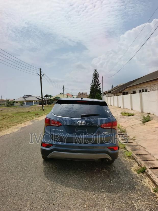 Hyundai Santa Fe 2017 Gray photo 10