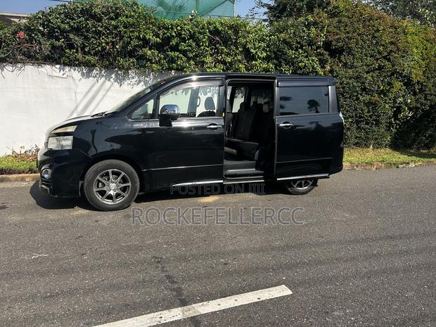 Toyota Voxy 2012 Black