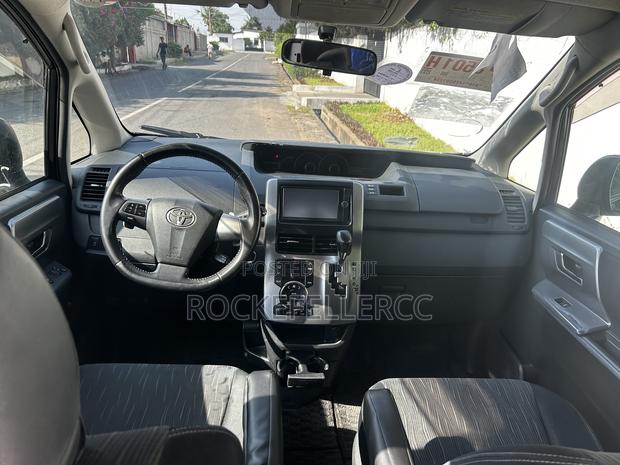 Toyota Voxy 2012 Black