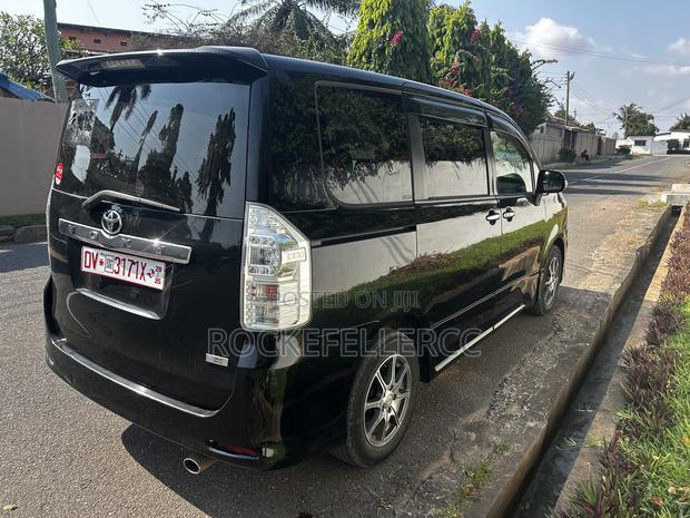 Toyota Voxy 2012 Black