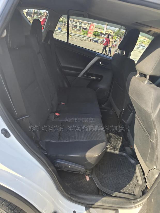 Toyota RAV4 XLE 4dr SUV AWD (2.5L 4cyl 6A) 2018 White