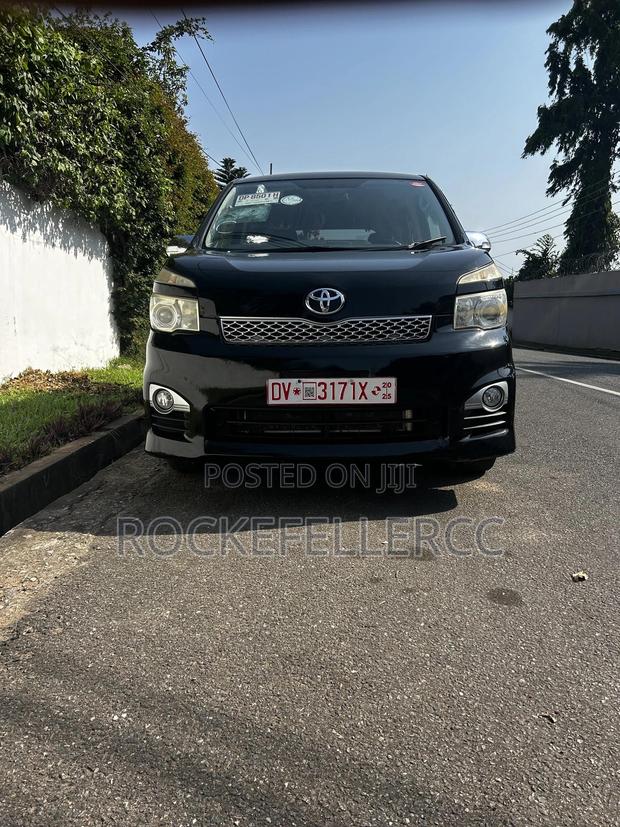 Toyota Voxy 2012 Black