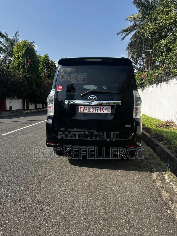 Toyota Voxy 2012 Black