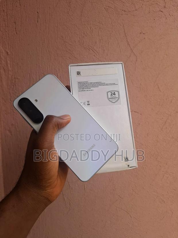 New Samsung Galaxy A36 256 GB White photo 5