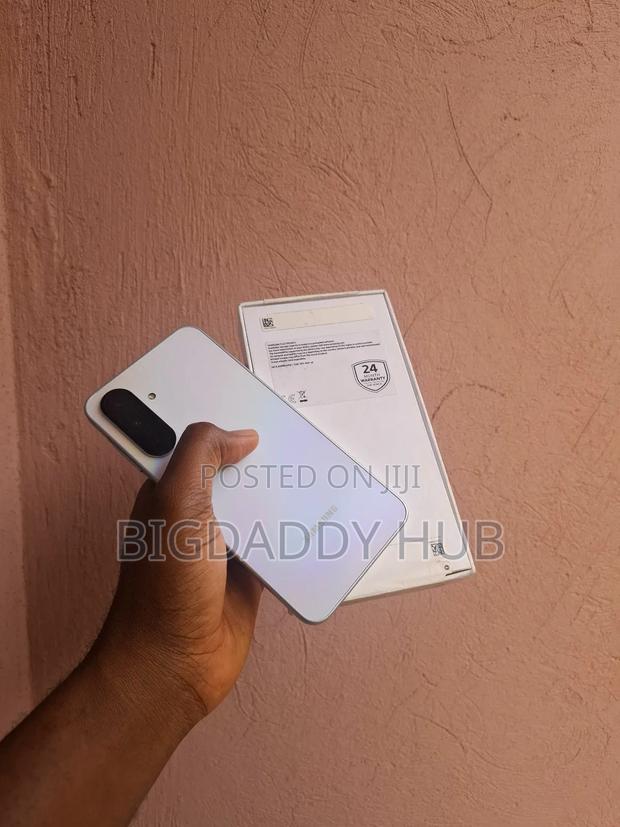 New Samsung Galaxy A36 256 GB White photo 6