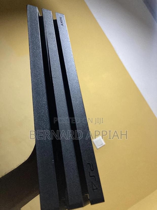 Sony Playstation 4 Pro photo 2