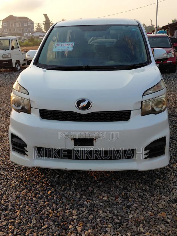Toyota Voxy 2012 White