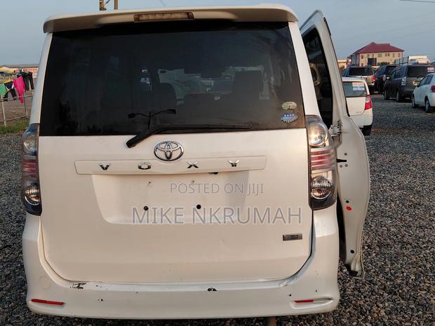 Toyota Voxy 2012 White