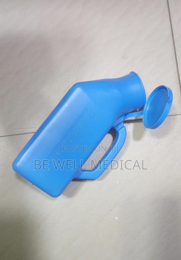 Plastic Urine Can · Photo 4