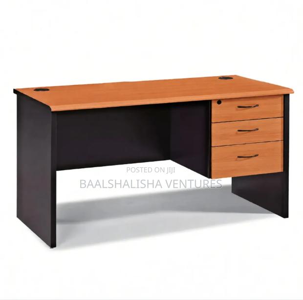 Office Desk/Table Waning Gains Pelm