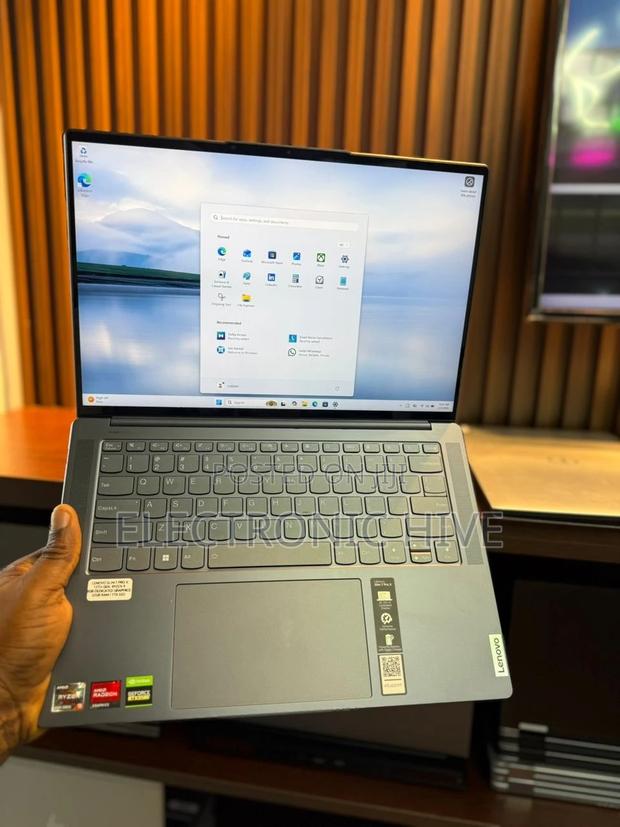 Laptop Lenovo 32GB AMD Ryzen 9 SSD 1T