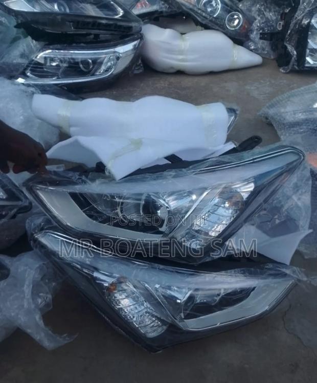 Hyundai Santa Fe 2015 Headlight photo 2