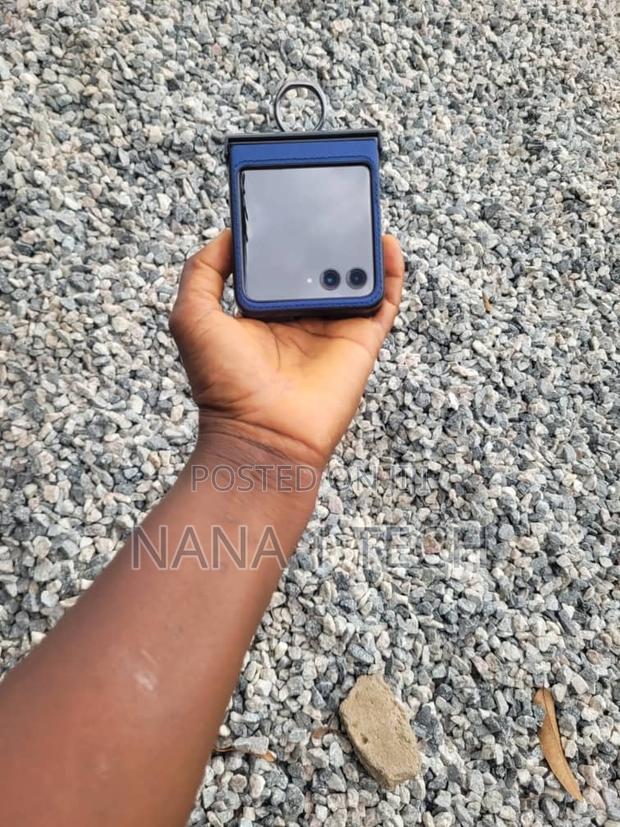 Motorola Razr (2023) 256 GB Gray