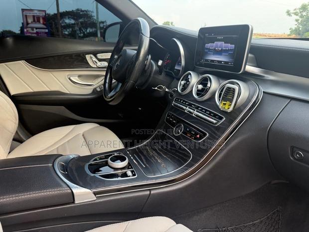 Mercedes-Benz C300 Luxury 4matic Sedan AWD (2.0L 4cyl 7A) 2017 Blue photo 3