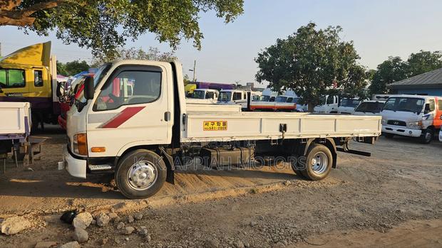 Hyundia Mighty Truck 6 Holes