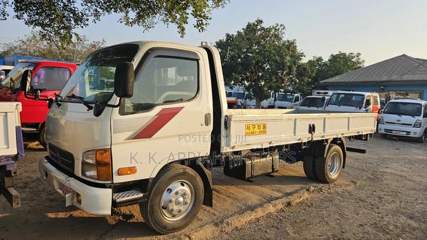 Hyundia Mighty Truck 6 Holes photo 2