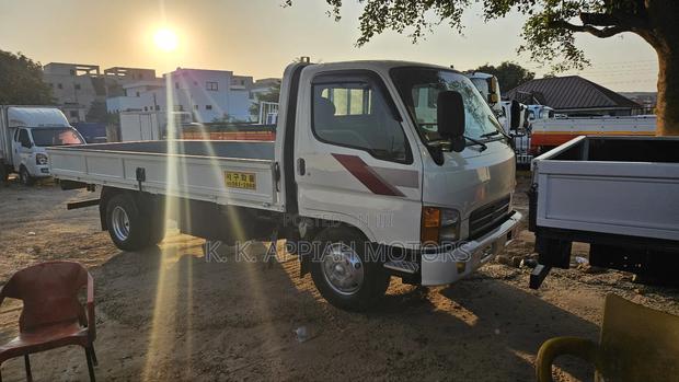 Hyundia Mighty Truck 6 Holes photo 3