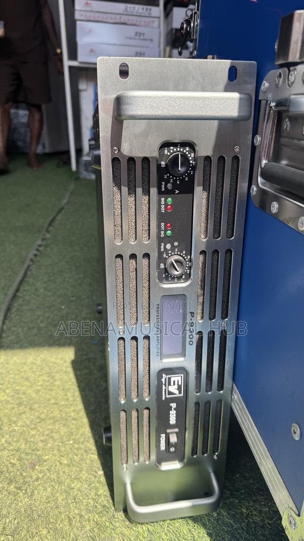 Ev Bass Amplifier Original P9300 · Photo 4